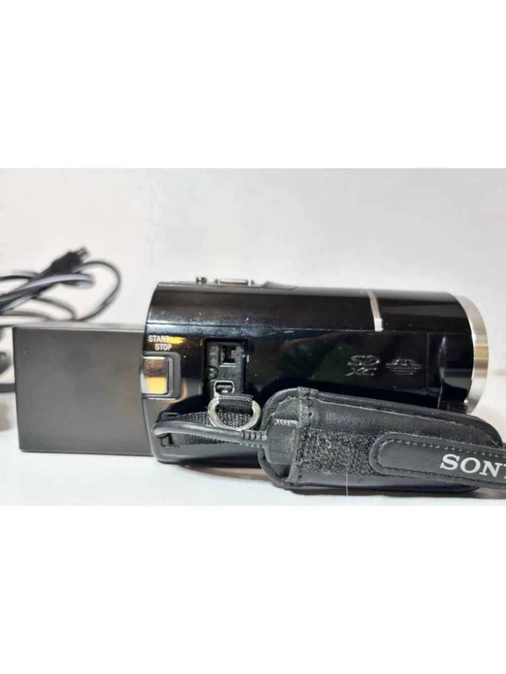 Sony Handycam HDR-PJ260V High Definition Camcorder 55x Zoom Battery + Battery